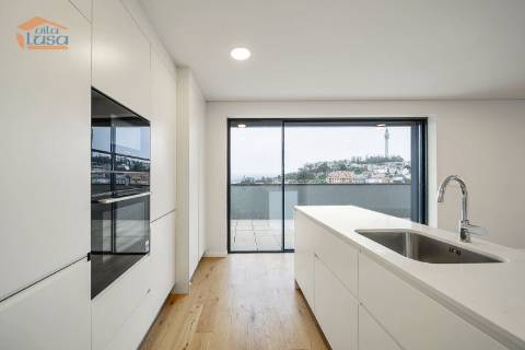 Exclusivo T4 com 3 Frentes na Avenida da República  Vila Nova de Gaia