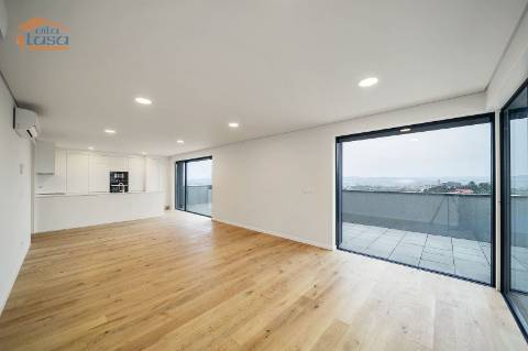 Exclusivo T4 com 3 Frentes na Avenida da República  Vila Nova de Gaia