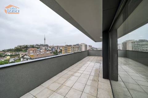 Exclusivo T4 com 3 Frentes na Avenida da República  Vila Nova de Gaia