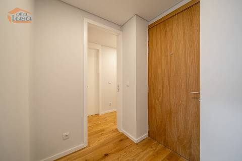 Exclusivo T4 com 3 Frentes na Avenida da República  Vila Nova de Gaia