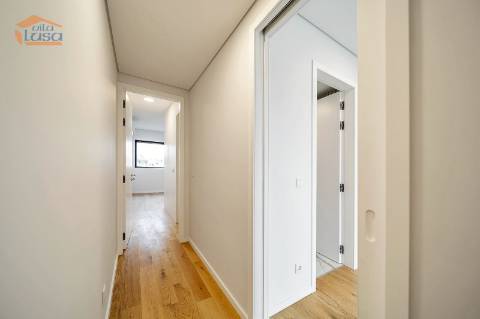 Exclusivo T4 com 3 Frentes na Avenida da República  Vila Nova de Gaia