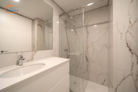 Exclusivo T4 com 3 Frentes na Avenida da República  Vila Nova de Gaia