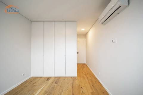 Exclusivo T4 com 3 Frentes na Avenida da República  Vila Nova de Gaia