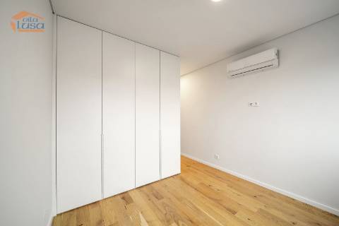 Exclusivo T4 com 3 Frentes na Avenida da República  Vila Nova de Gaia