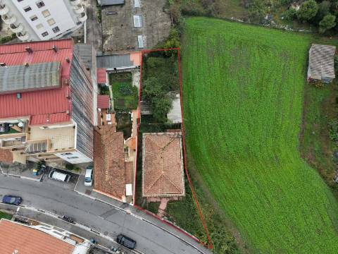Terreno para construção em altura ou restauro da moradia existente