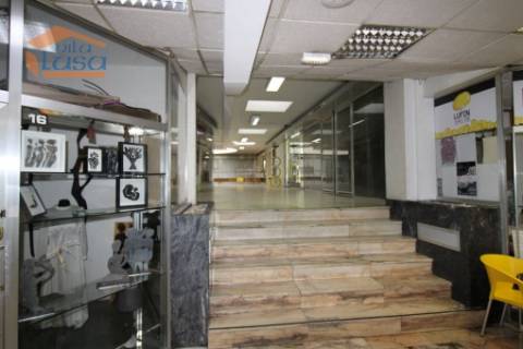 Excelente Oportunidade de Negócio! Loja à Venda no Centro Comercial de Cedofeita