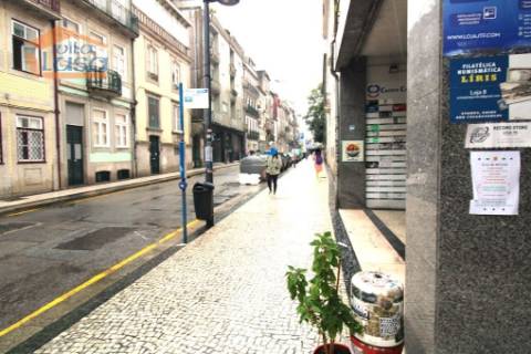 Excelente Oportunidade de Negócio! Loja à Venda no Centro Comercial de Cedofeita