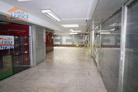 Excelente Oportunidade de Negócio! Loja à Venda no Centro Comercial de Cedofeita