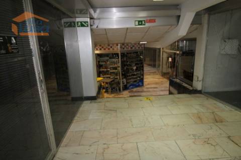 Excelente Oportunidade de Negócio! Loja à Venda no Centro Comercial de Cedofeita