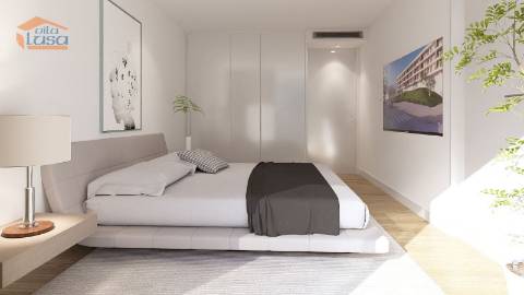 T2 Novo a 300mt da praia de Armação de Pera., c/duas suites, varanda c/ 21.30m2 e dois lugares de garagem.