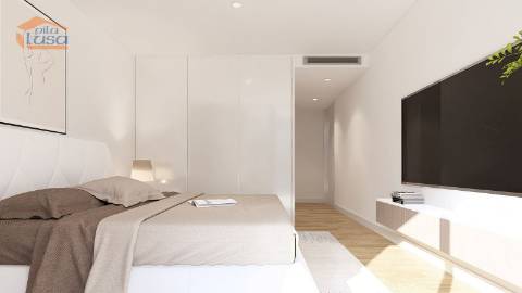 T2 Novo a 300mt da praia de Armação de Pera., c/duas suites, varanda c/ 21.30m2 e dois lugares de garagem.