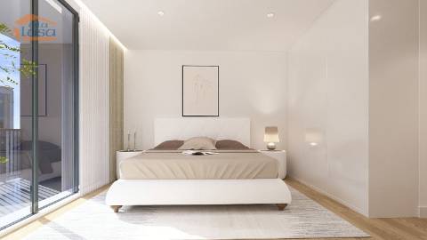 T2 Novo a 300mt da praia de Armação de Pera., c/duas suites, varanda c/ 21.30m2 e dois lugares de garagem.