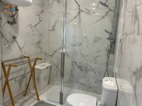 Andar de Moradia T1 renovada próximo aos bombeiros de valbom