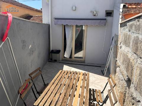 T2 Páteo totalmente equipado e com mobília Valbom