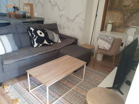 T2 Páteo totalmente equipado e com mobília Valbom