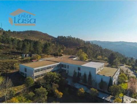 Prédio em Vizela com área coberta de 4230m2, inserido em lote com 23335m2.