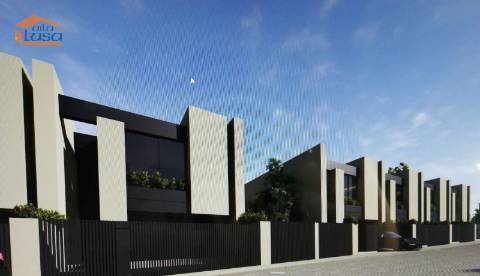 Moradia T3 (2 frentes) em São Pedro da Cova, Gondomar