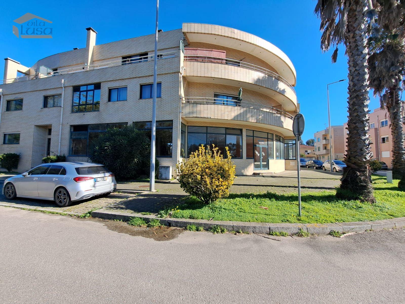  Loja de Gaveto com 607m2 de área bruta, na Madalena, Vila Nova de Gaia