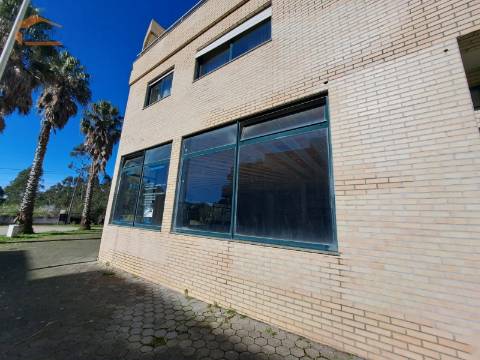  Loja de Gaveto com 607m2 de área bruta, na Madalena, Vila Nova de Gaia