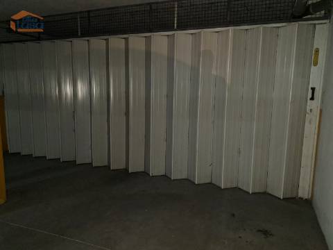  Loja de Gaveto com 607m2 de área bruta, na Madalena, Vila Nova de Gaia