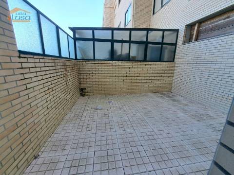  Loja de Gaveto com 607m2 de área bruta, na Madalena, Vila Nova de Gaia