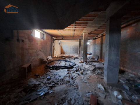  Loja de Gaveto com 607m2 de área bruta, na Madalena, Vila Nova de Gaia