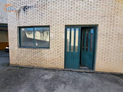  Loja de Gaveto com 607m2 de área bruta, na Madalena, Vila Nova de Gaia