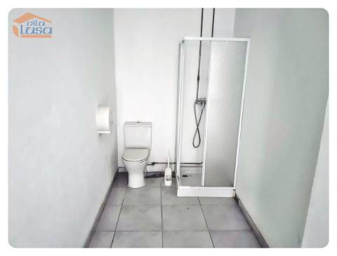 Loja duas frentes montada para restaurante rotunda da Areosa