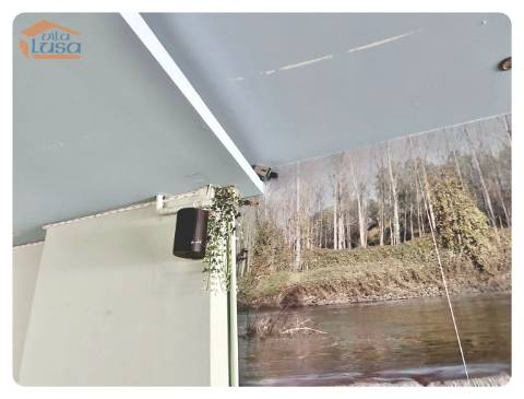 Loja duas frentes montada para restaurante rotunda da Areosa