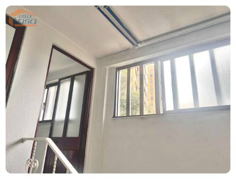 Loja duas frentes montada para restaurante rotunda da Areosa