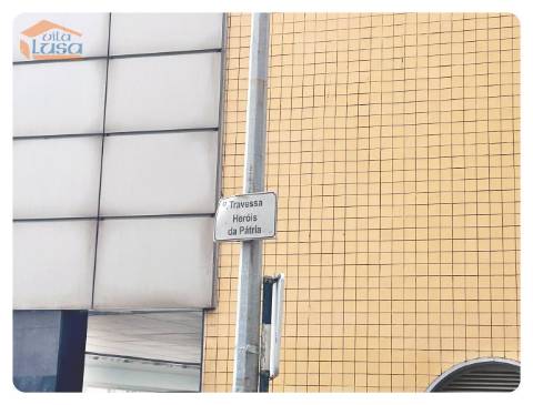 Loja duas frentes montada para restaurante rotunda da Areosa