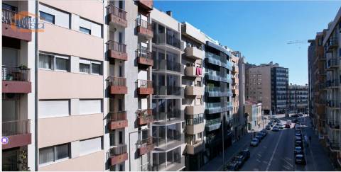 Apartamento T1 com 53m2, ao nivel do 4º andar traseiras em novo empreendimento, em Matosinhos junto ao mar