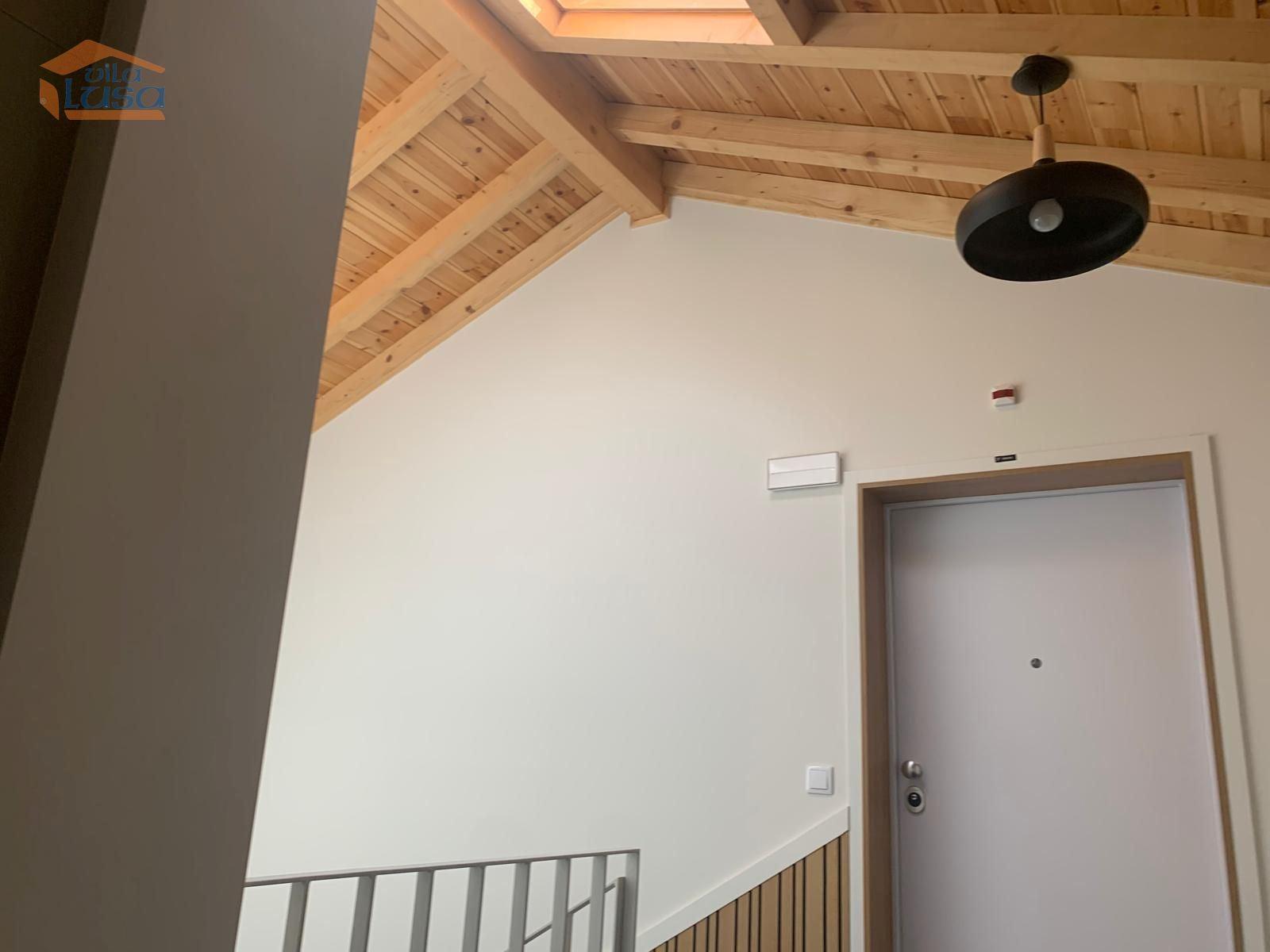 Junto á  Rua de Santa Catarina  encontramos este magnifico T0 com 53m2