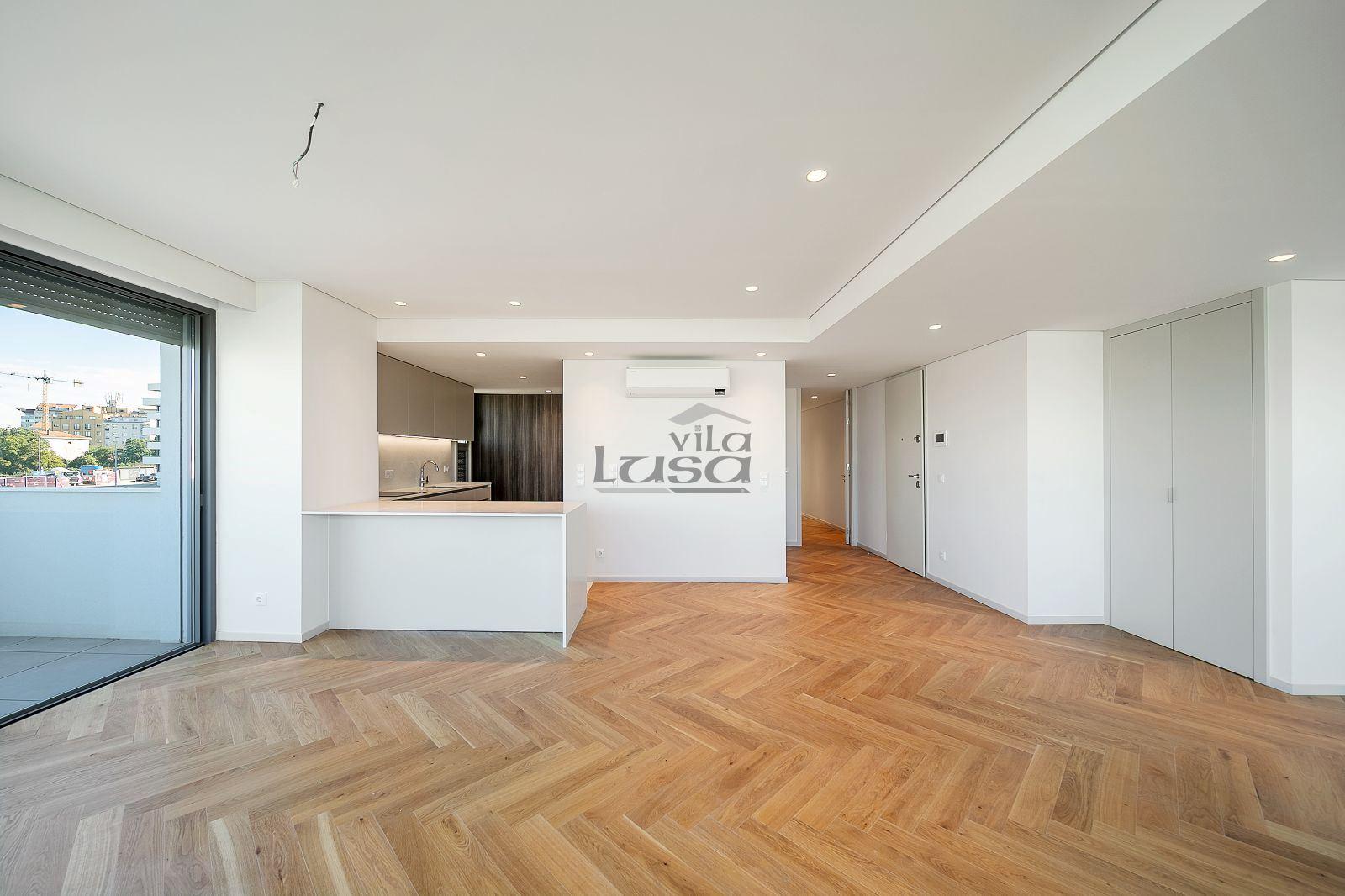 T3 Novo c/ terraço no centro de V.N. de Gaia.