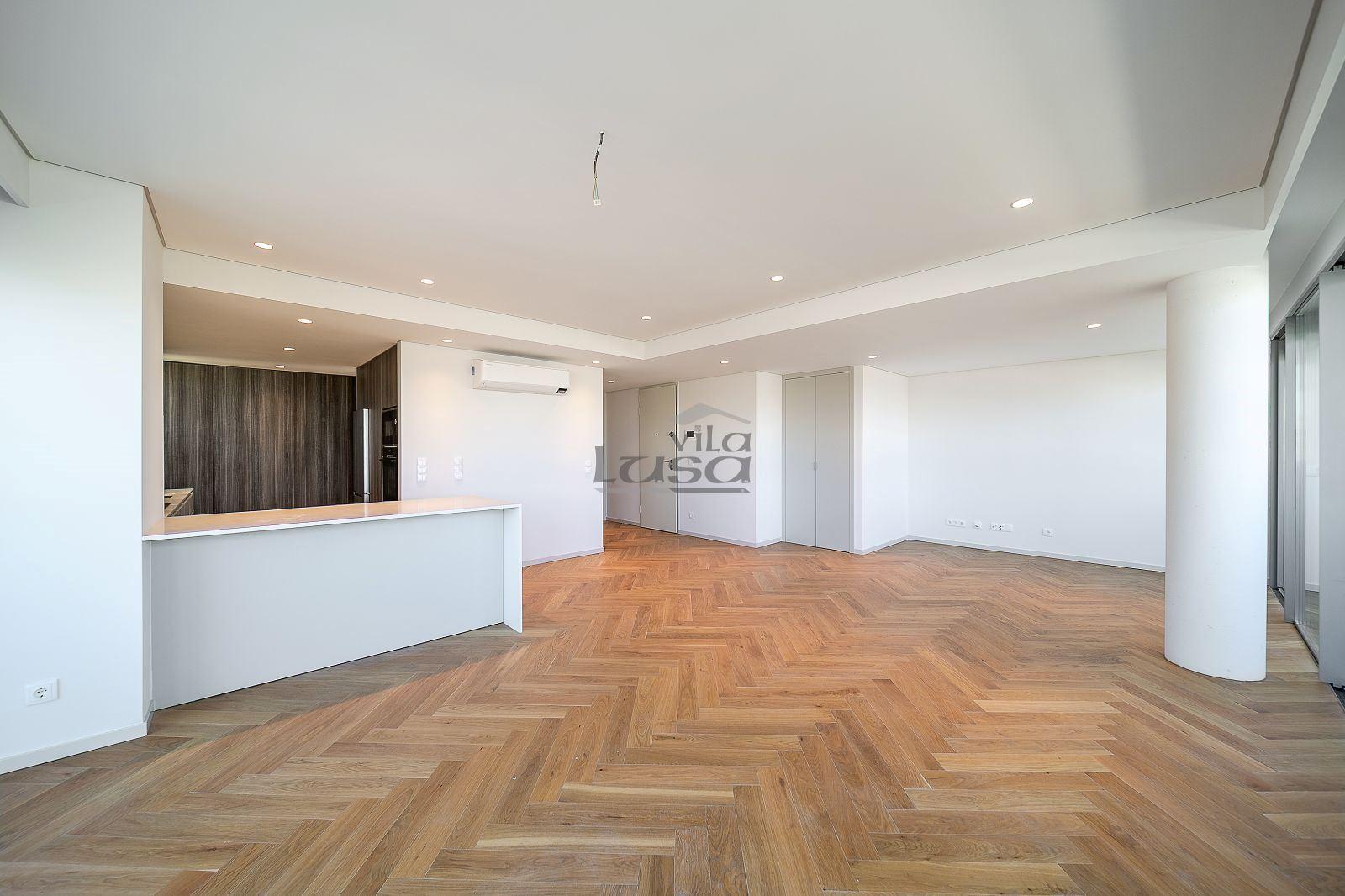T3 Novo c/ terraço no centro de V.N. de Gaia.