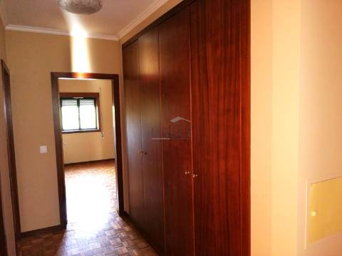 T2 com Lug. de Garagem e Arrumos em Alfena