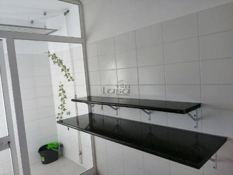 T2 com Lug. de Garagem e Arrumos em Alfena