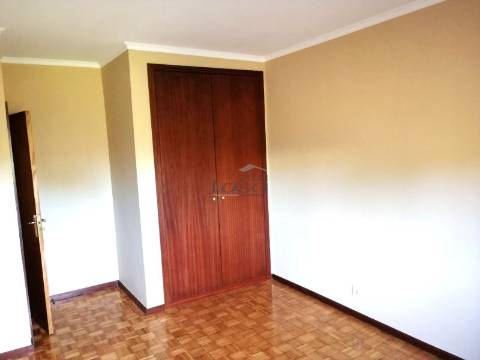 T2 com Lug. de Garagem e Arrumos em Alfena