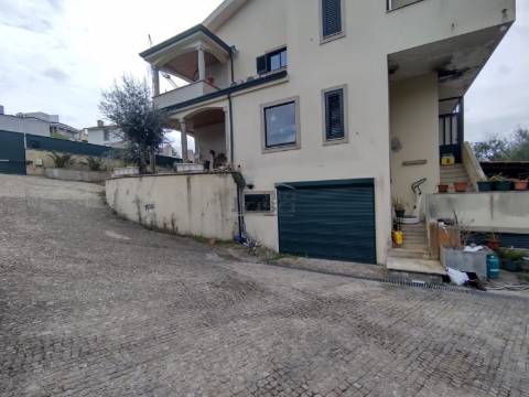 Moradia Isolada T5 em Sobrado ( Valongo)