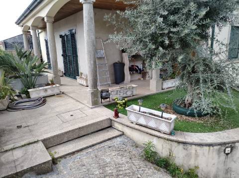 Moradia Isolada T5 em Sobrado ( Valongo)