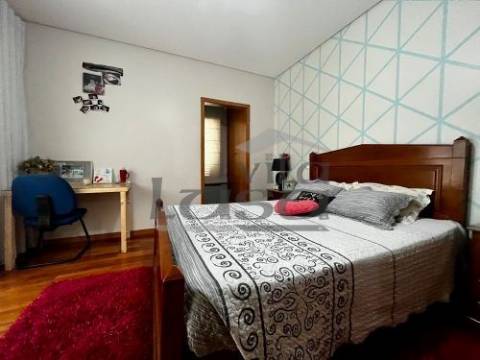 Moradia Isolada T5 em Sobrado ( Valongo)