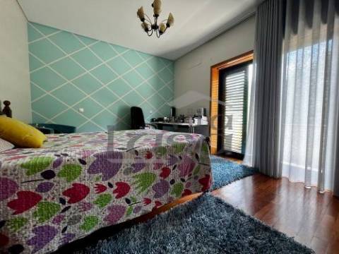 Moradia Isolada T5 em Sobrado ( Valongo)