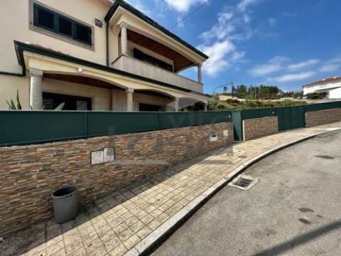 Moradia Isolada T5 em Sobrado ( Valongo)