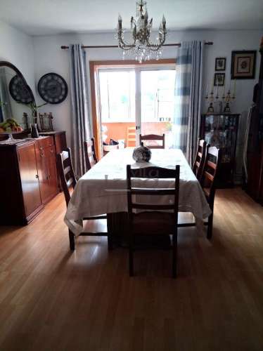 A INVESTIDORES - T3 (arrendado), com 2 lug. de garagem + arrumo, em Rio Tinto 