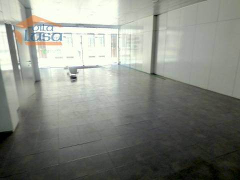 Garagem Auto com 1.000 m2 na Constituição