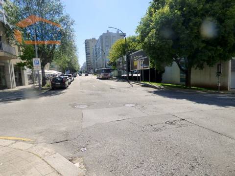 Garagem Auto com 1.000 m2 na Constituição