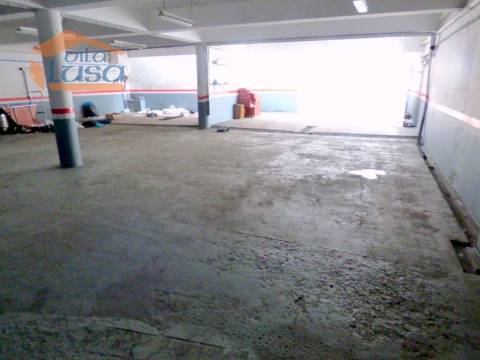 Garagem Auto com 1.000 m2 na Constituição