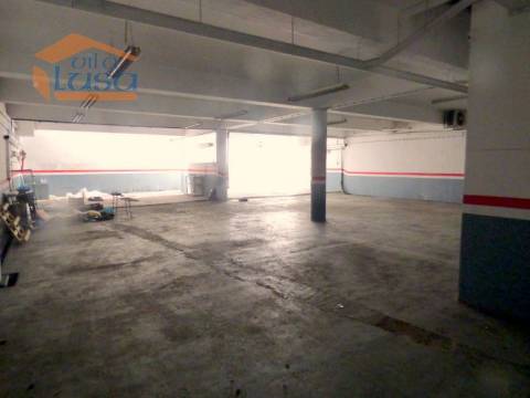 Garagem Auto com 1.000 m2 na Constituição
