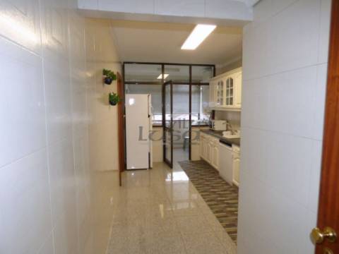 T3 Pedrouços Mobilado cozinha equipada garagem para 2 carros e arrumo