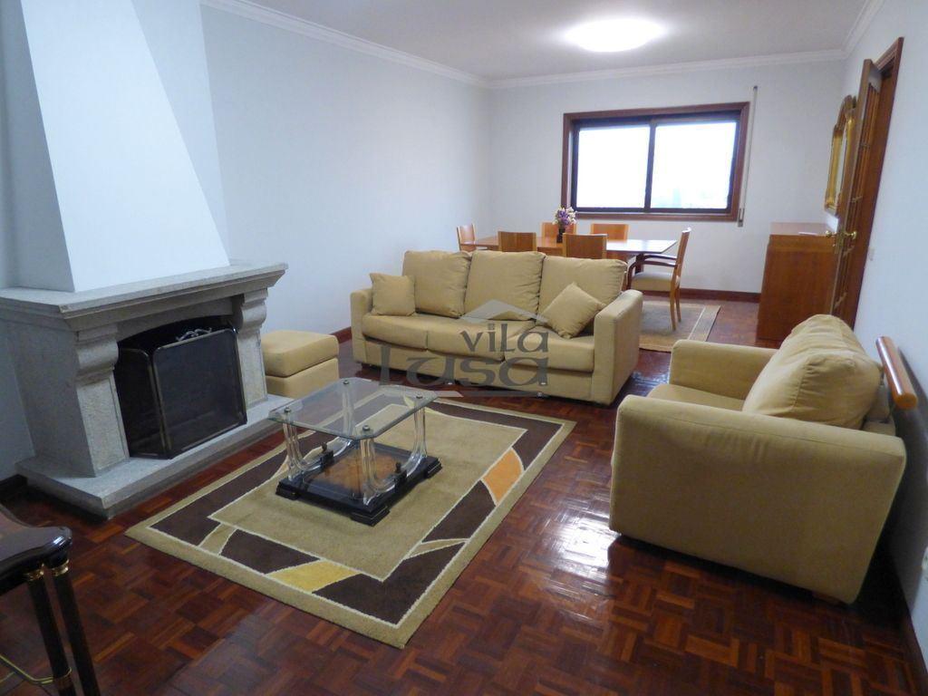 T3 Pedrouços cozinha equipada garagem para 2 carros e arrumo